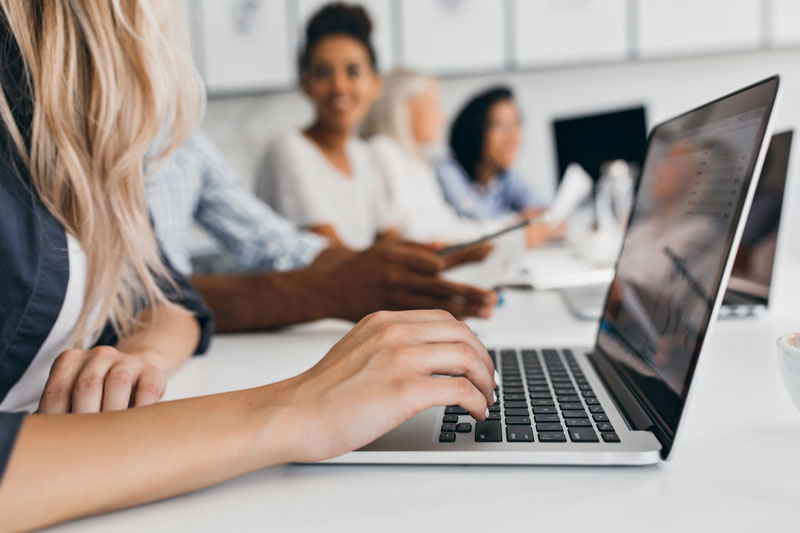 blonde-woman-with-elegant-hairstyle-typing-text-keyboard-office-indoor-portrait-international-employees-with-secretary-using-laptop blonde-woman-with-elegant-hairstyle-typing-text-keyboard-office-indoor-portrait-international-employees-with-secretary-using-laptop